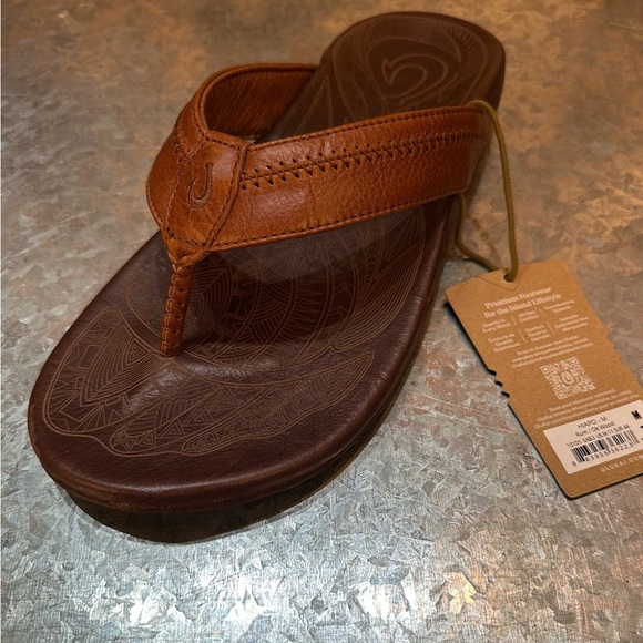OluKai Men's Tan Leather Flip-Flops HIAPO - Rum / Dk Wood - Picture 2 of 5